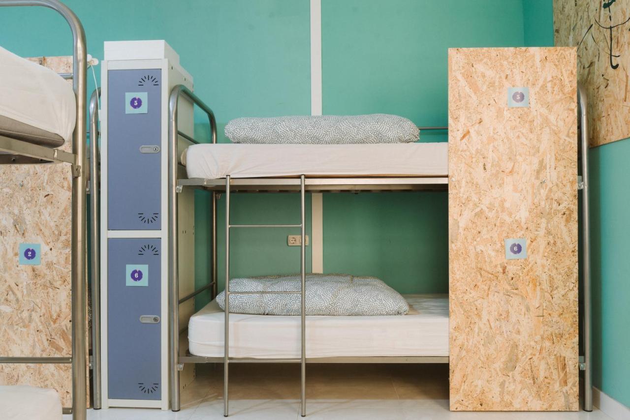 Cama en habitación femenina compartida de 4 camas